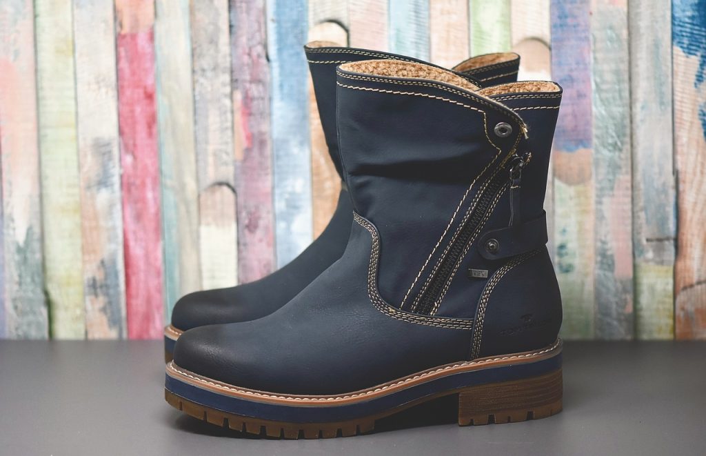 découvrez notre collection de bottes pour femmes alliant style et confort. des modèles variés pour chaque occasion, idéales pour affronter l'hiver avec élégance. faites le choix parfait pour vos pieds!