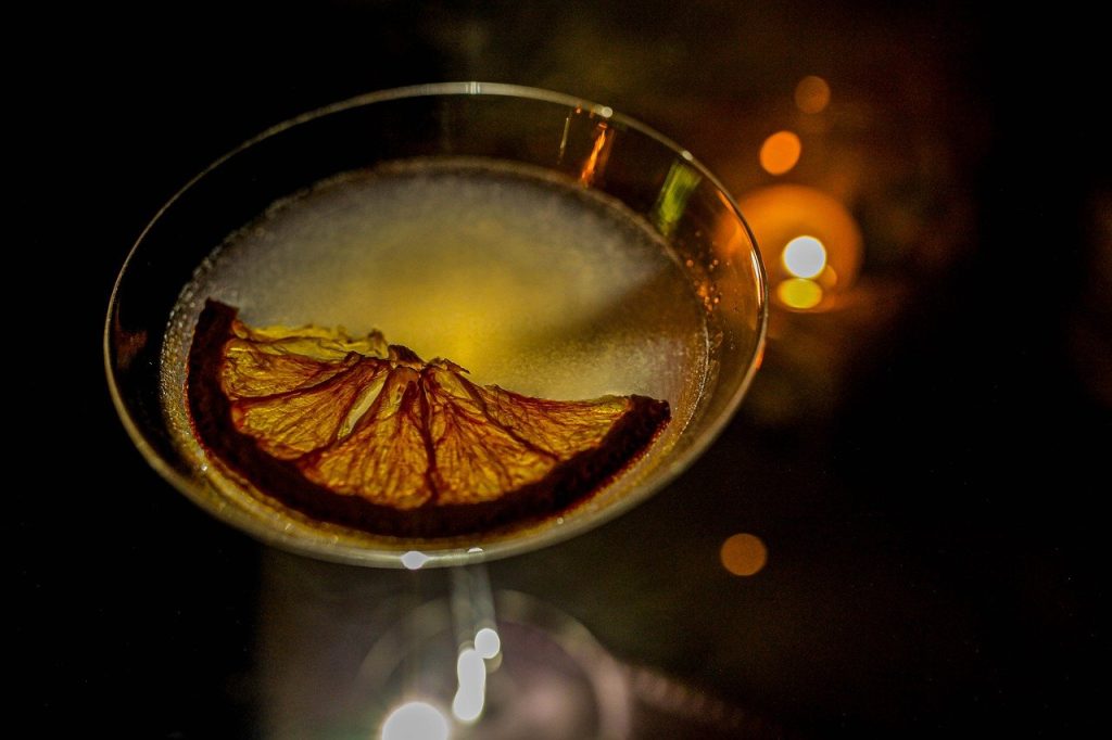 découvrez des recettes de cocktails festifs pour noël qui égayeront vos soirées. des mélanges savoureux et originaux, parfaits pour célébrer les fêtes de fin d'année en toute convivialité.
