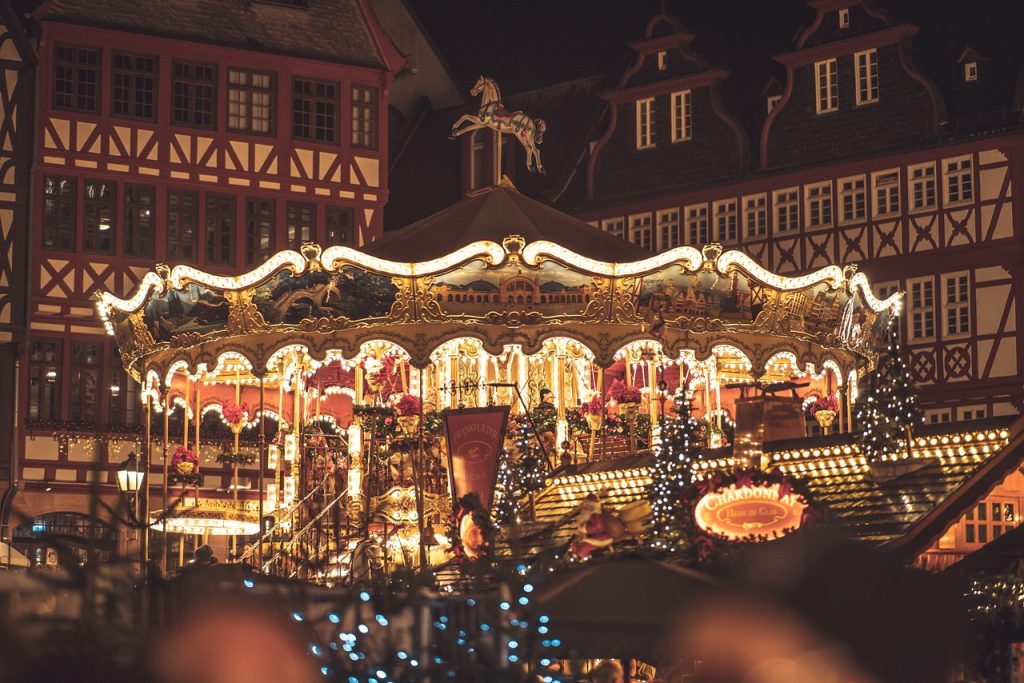 découvrez la magie des marchés de noël! plongez dans une ambiance festive, explorez des chalets d'artisans, goûtez aux délices de saison et trouvez des cadeaux uniques pour vos proches. rejoignez-nous pour célébrer la joie de noël!