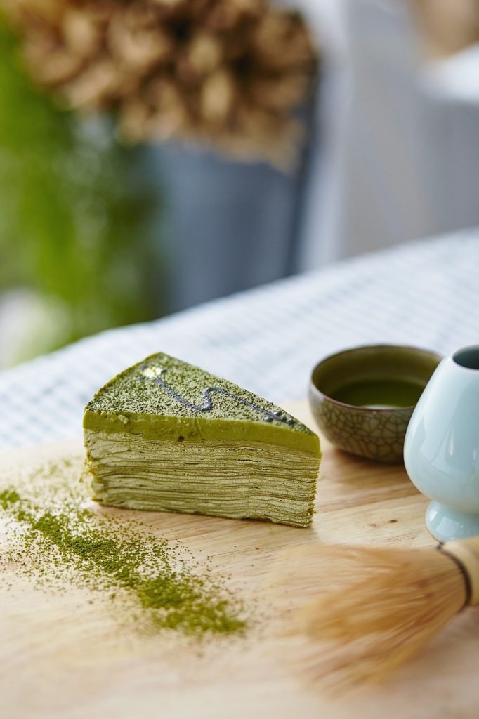 découvrez le matcha, une poudre de thé vert finement moulue, riche en antioxydants et en bienfaits pour la santé. apprenez comment l'incorporer dans votre quotidien pour booster votre énergie, améliorer votre concentration et savourer une délicieuse boisson traditionnelle japonaise.