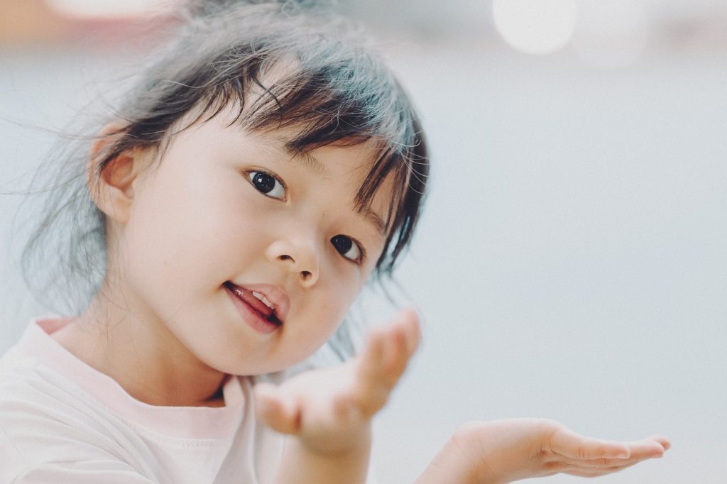 découvrez notre sélection de porte-bébés confortables et pratiques pour transporter votre enfant en toute sécurité. alliant ergonomie et style, nos porte-bébés sont idéaux pour les promenades, les randonnées ou les déplacements quotidiens.