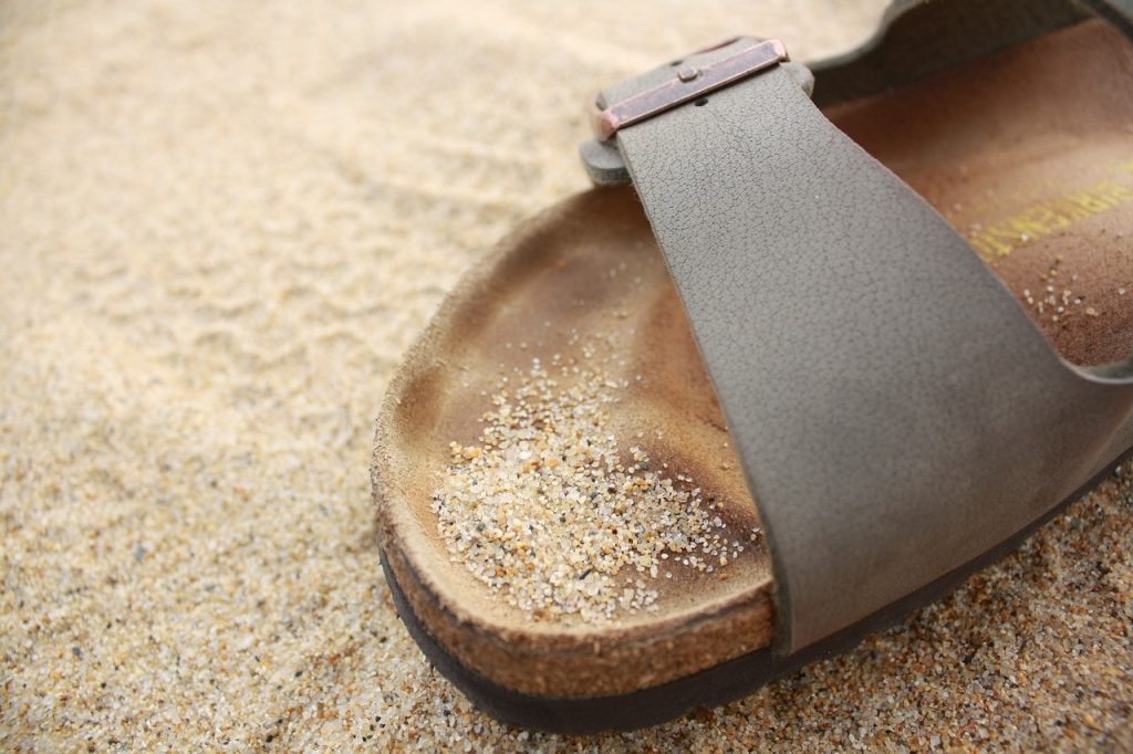 découvrez le confort inégalé des sandales birkenstock, alliant style et ergonomie. fabriquées à partir de matériaux de qualité, elles offrent un soutien optimal pour vos pieds tout au long de la journée. adoptez la tendance et faites l'expérience du bien-être avec birkenstock.