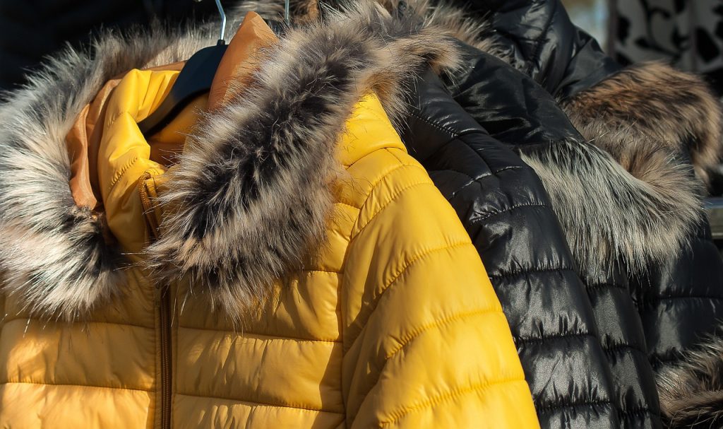 découvrez notre collection de vestes en duvet pour hommes, alliant style et chaleur. idéales pour affronter le froid avec élégance, nos doudounes offrent confort et performance, parfaites pour toutes vos aventures en plein air.