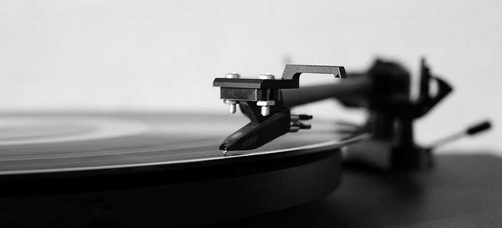 découvrez l'univers fascinant des platines vinyles avec notre sélection de turntables. plongez dans l'expérience audio authentique, alliant design vintage et technologie moderne pour redécouvrir vos albums préférés avec une qualité sonore exceptionnelle.