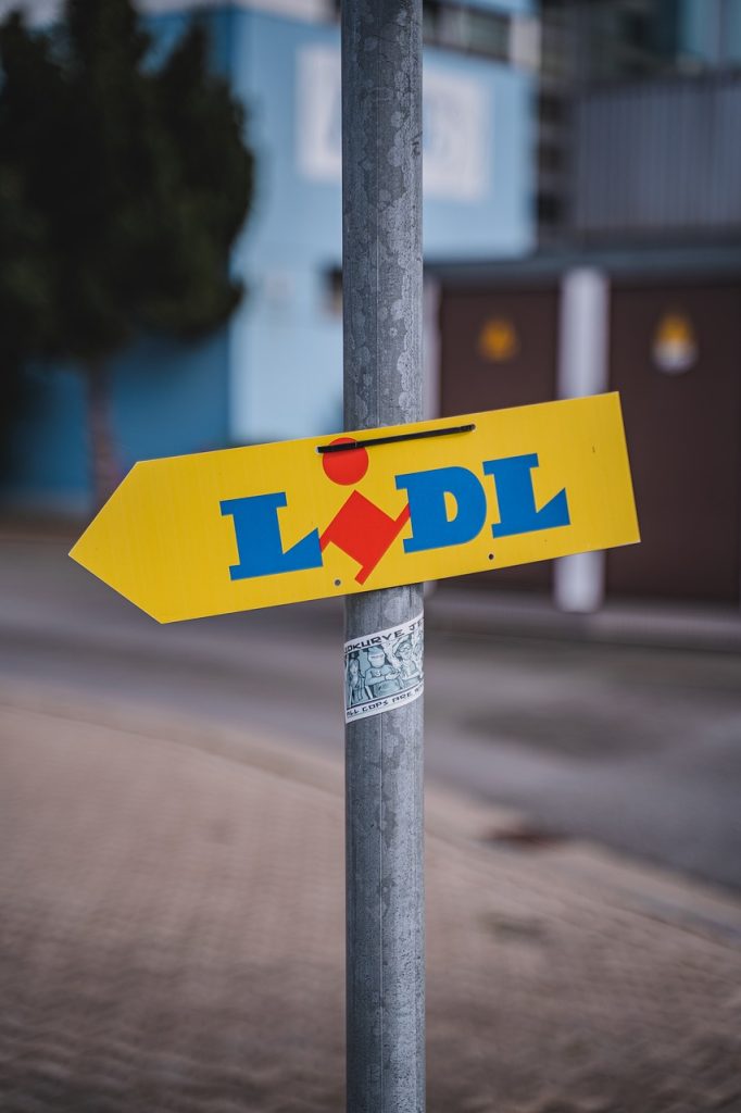 découvrez lidl, votre supermarché à bas prix qui offre une large gamme de produits alimentaires et non alimentaires de qualité. profitez d'offres incroyables et de nouveaux arrivages chaque semaine pour faire le plein d'économies tout en vous régalant !