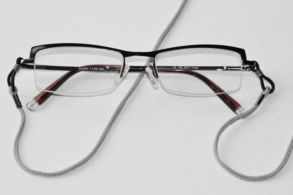 découvrez nos services d'opticien, spécialisés dans l'adaptation et la vente de lunettes et lentilles de contact. profitez d'un large choix de montures tendance et d'un accompagnement personnalisé pour votre santé visuelle.