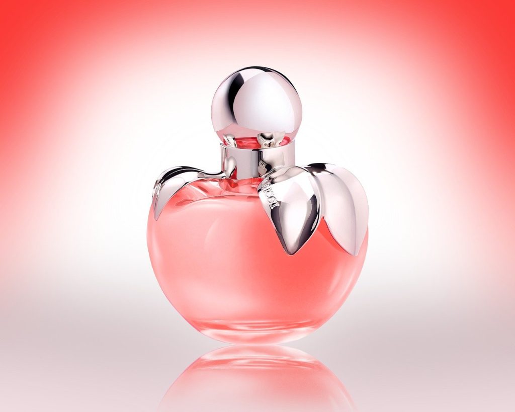 découvrez l'univers des fragrances : des parfums envoûtants et des senteurs uniques qui éveillent vos émotions. trouvez le parfum idéal qui reflète votre personnalité et vous accompagne au quotidien.