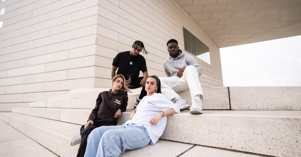 découvrez des tenues sexy pour hommes qui allient style et confiance. que ce soit pour une soirée spéciale ou un rendez-vous, explorez notre sélection d'outfits tendance qui sauront mettre en valeur votre personnalité.
