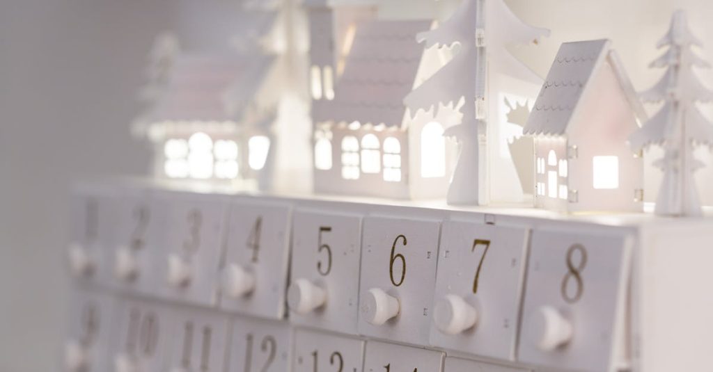 découvrez notre sélection de calendriers de l'avent, pleins de surprises et de douceurs pour patienter jusqu'à noël. parfaits pour petits et grands, ces calendriers ajoutent une touche magique à votre période des fêtes!