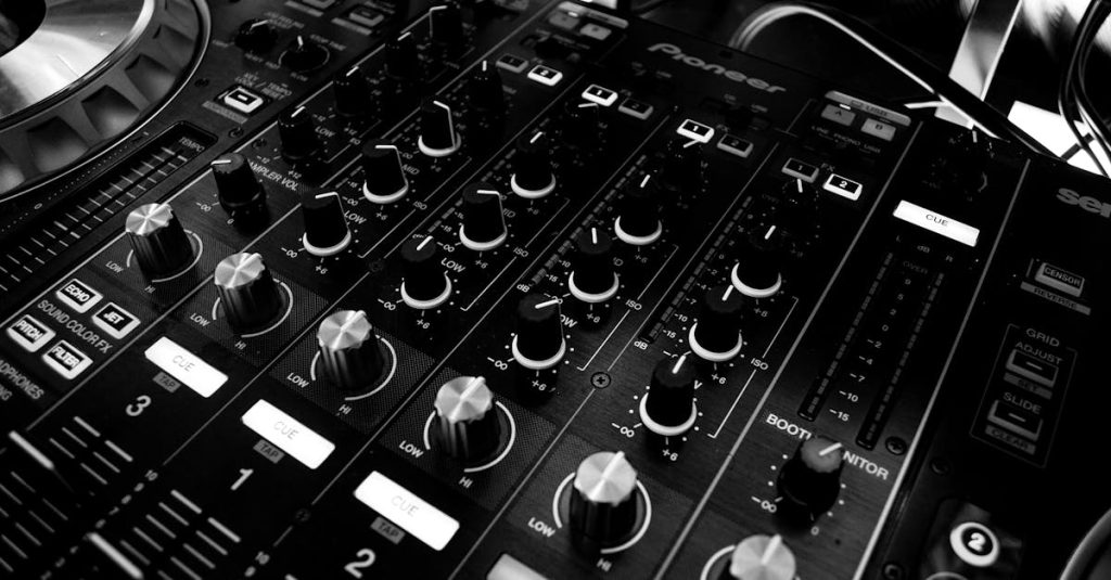 découvrez l'univers fascinant de la musique : des genres variés aux artistes incontournables, plongez dans un monde de mélodies envoûtantes et d'émotions puissantes. explorez les tendances actuelles et les classiques indémodables qui font vibrer le cœur des mélomanes.
