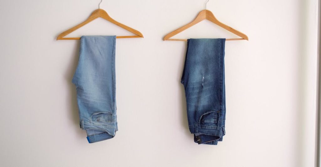 découvrez notre pantalon hanger, l'accessoire indispensable pour organiser et préserver vos vêtements. fabriqué en matériaux durables, il offre une solution élégante pour suspendre vos pantalons sans plis, tout en optimisant l'espace dans votre garde-robe. idéal pour un rangement efficace et stylé.