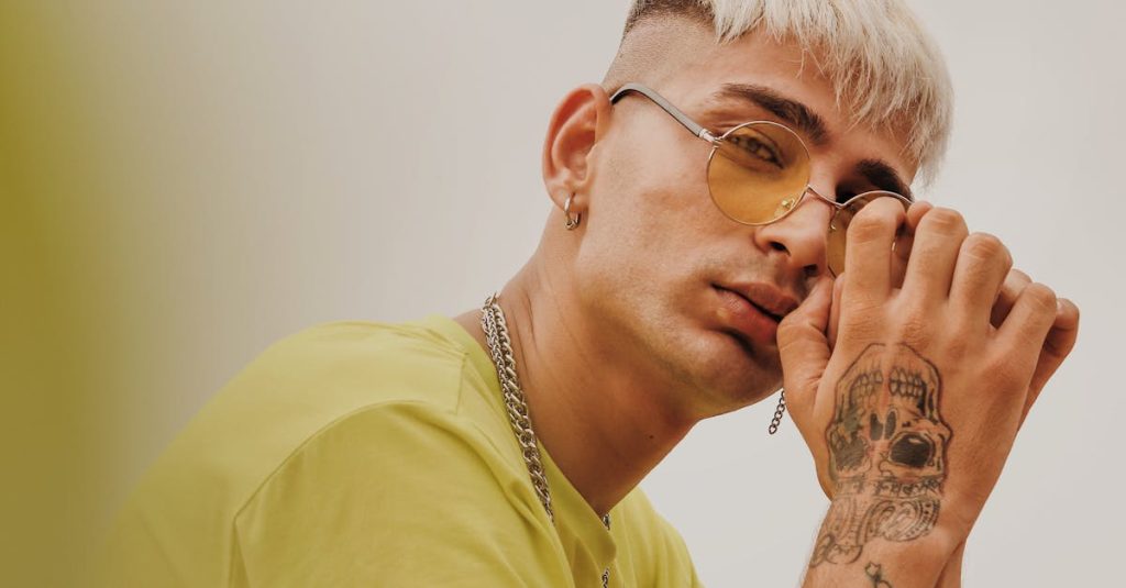 découvrez tout sur les piercings au nombril : styles tendance, conseils d'entretien, et informations essentielles pour celles et ceux qui souhaitent ajouter une touche d'élégance et de personnalité à leur apparence.